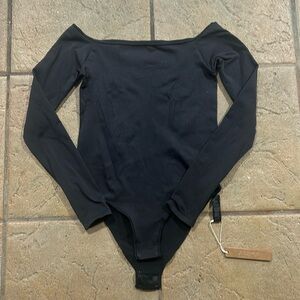 Skims off the shoulder bodysuit in onyx